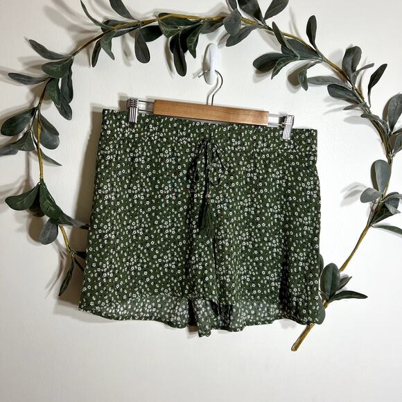 NWT Green Floral Pull On Shorts - Picture 1 of 5